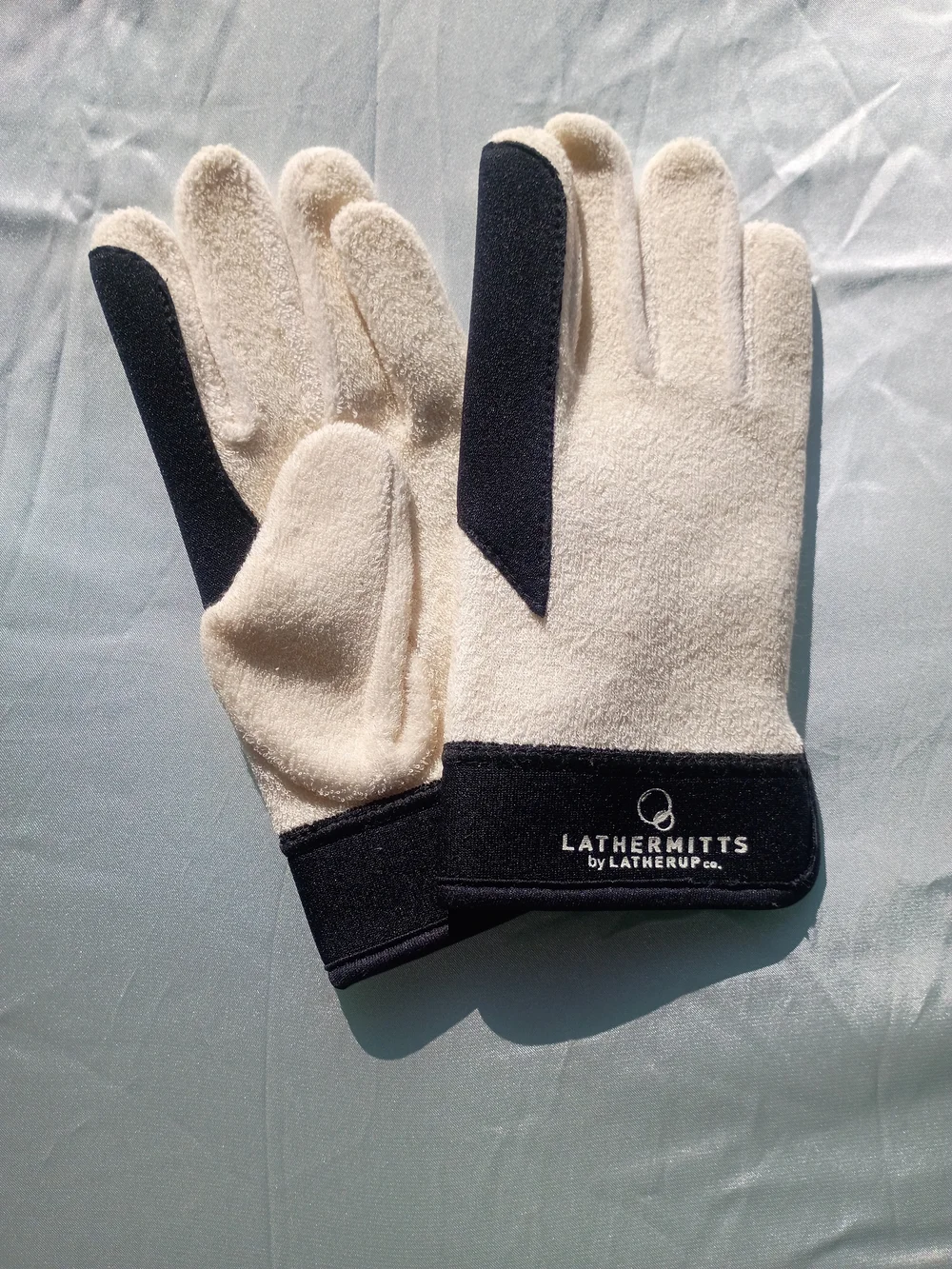 LatherUp Co. Lather Mitts in Cream and Black Bath Scrubber Nwt